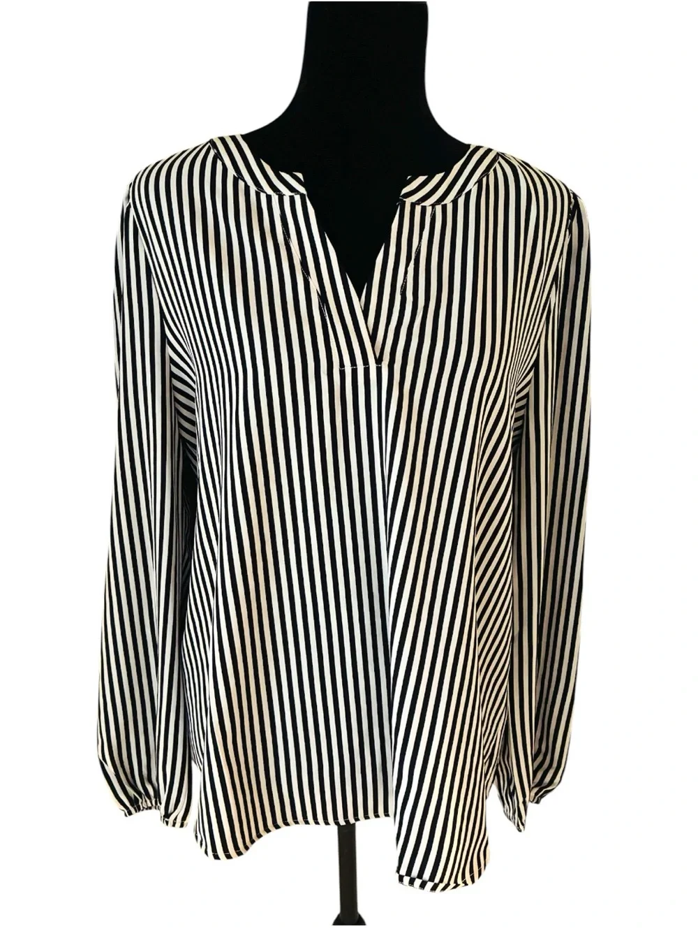 Savanna Jane Boutique Sz LARGE Black White Vertical Stripe V-Neck Dressy Blouse - Picture 2 of 8